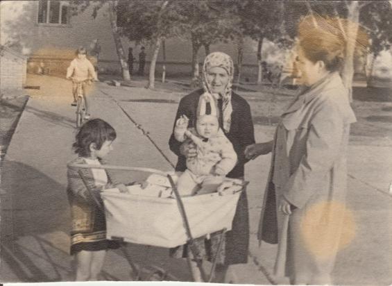 Двор дома по улице Мельникайте, 100-а